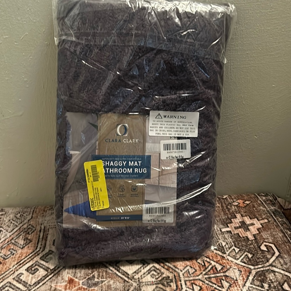NWT Clara Clark bath mat